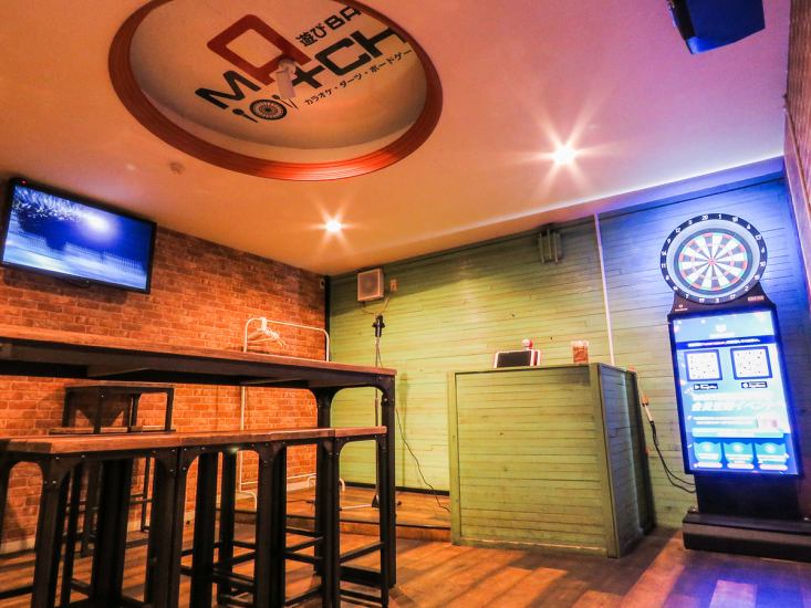 A new type of bar with all-you-can-eat sweets and all-you-can-drink options.Free karaoke and darts.Completely private rooms are also available.