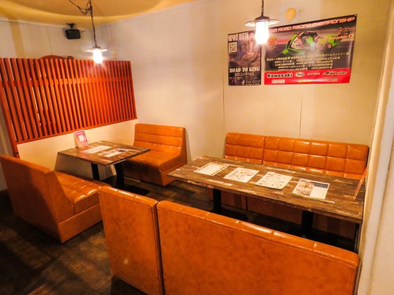 We have sofa seats where you can sit comfortably.There is also a sofa seat that can accommodate up to 2 people.Please make your reservation early as there are only 3 sofa seats available.