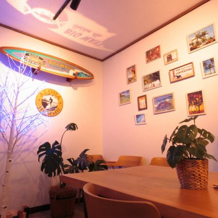 There are photos of Hawaii and longboards on the walls.