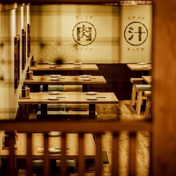 【新宿駅/西口/東口の仲間内の飲み会は自信あり◎】3時間飲み放題付きコース2500円～。食べ放題2750円～。飲み放題555円～！！空間よし、味良し、ドリンク早い！そんなお店を全員で目指しています！新宿駅での女子会、合コン、会社宴会、仲間との飲み会は餃子酒場 肉汁とっつぁん新宿店にお任せ◎