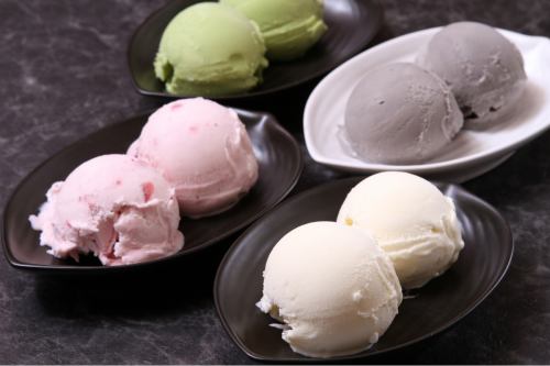 Ice cream (vanilla, green tea, strawberry, black sesame, chocolate)