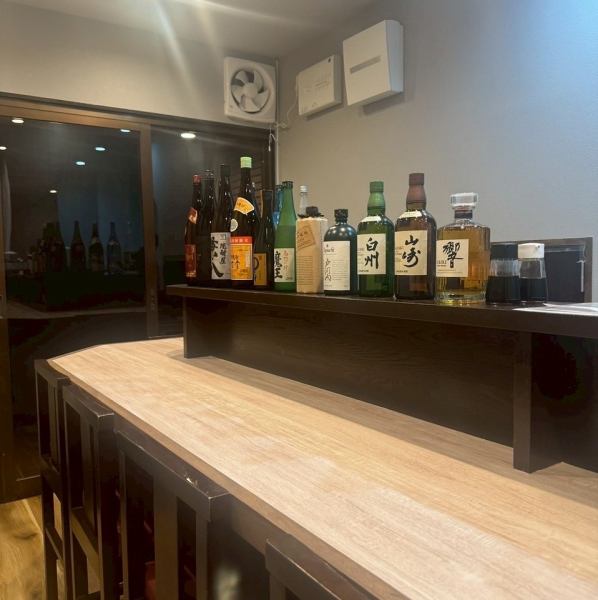 [We have seats to suit any occasion◎] We have counter seats available for first-time visitors or those dining alone, as well as table seats for up to four people, perfect for small banquets and gatherings.