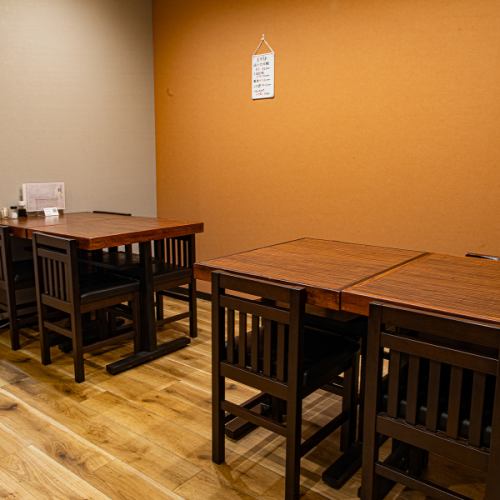 【宴会利用もOK】4名様でご利用いただけるテーブル席をご用意しております◎プライベートな飲み会や小規模の宴会にピッタリ♪
