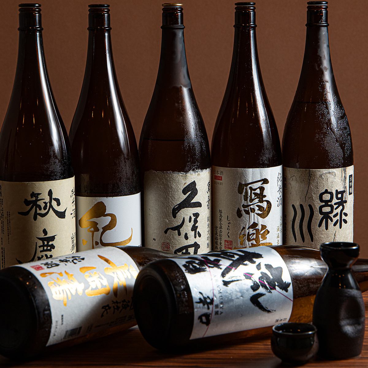 日替わりの日本酒と豊富な種類の焼酎で、みんなで心温まる宴を。