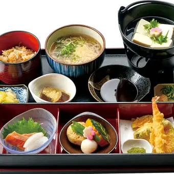 クーポン利用で1,000円OFF！湯豆冨の付いたAコース『花筏（はないかだ）』