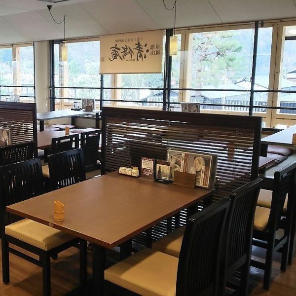1 minute walk from Togetsukyo Bridge! If you want to dine while watching Togetsukyo Bridge in Arashiyama area, we recommend this restaurant! You can see various faces of Togetsukyo Bridge depending on each season.