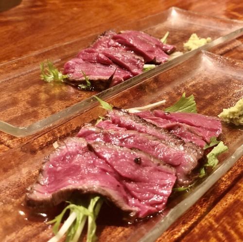 大蒜香る特製タレで楽しむ「和牛のたたき」