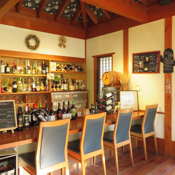 Counter seats where you can see the liquor lineup.Slowly drink alone, drink slowly after work, drink on the way home from work, date, etc. ◎ We welcome you to visit us alone or with a small number of people !! Feel free to enjoy delicious Italian food and sake!