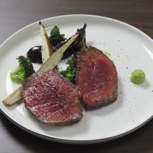 国産牛の炭火焼き