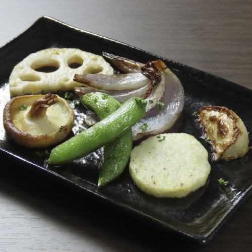 炭火の香ばしい香りが食欲をそそる♪厳選肉の炭火焼き◎