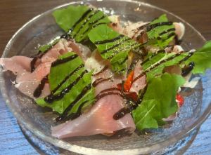 フルーツと生ハムのサラダ仕立て
