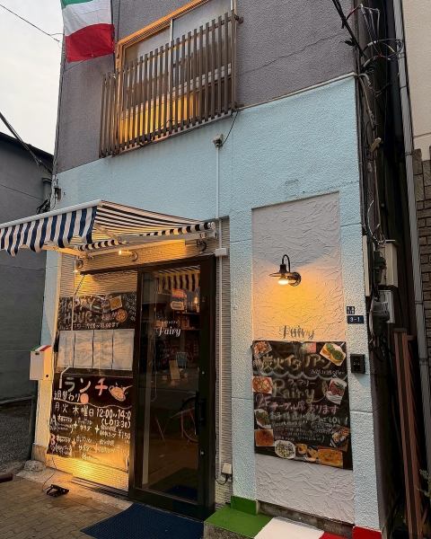 月島駅10番出口から徒歩約5分とアクセス良好な立地です◎ふらっと立ち寄りやすい距離感ながら、扉を開ければ炭火の香りが漂う落ち着いた大人の空間が広がります。仕事帰りの食事やデート、週末のちょっと特別なディナーにも利用しやすく、お子様連れの食事のみでもOKです。