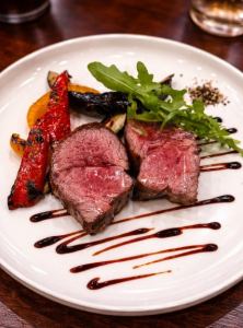 Charcoal-grilled lamb shoulder loin