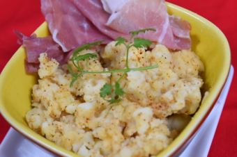 Homemade mashed potatoes with prosciutto