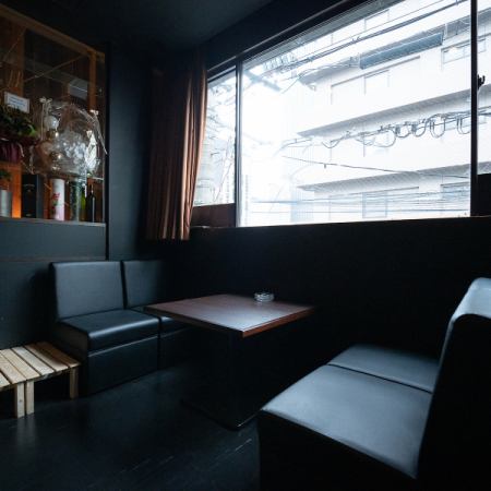 複数名様でもご利用いただけるソファ席♪