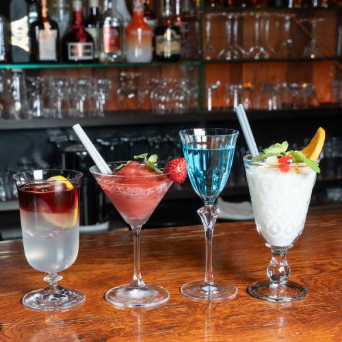 旬のフルーツを贅沢に使った華やかなドリンクが魅力