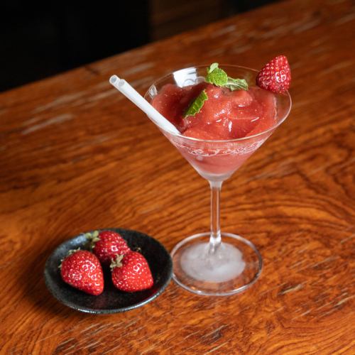 【目でも楽しむ一杯】季節のフルーツが香る特製カクテル 各種