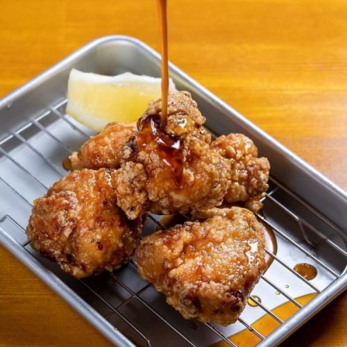 Deep-fried chicken breast with special sauce