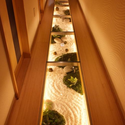 A miniature garden that spreads out in the aisle.
