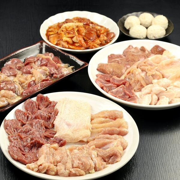 【鶏焼肉＜単品＞】熟練の技術で丁寧に処理された新鮮な鶏肉を使用し、自家製のタレで！各580円(税込)～