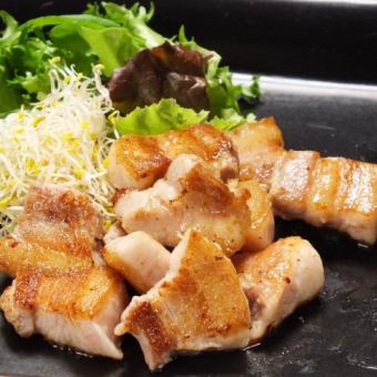 [餐食套餐] 「3700日元餐食套餐」 可以选择牛舌和猪肉的套餐，还可以品尝招牌串烧。