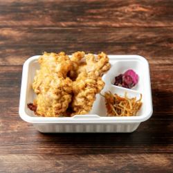 is a chicken.Fried Chicken Bento (Small) (3 pieces)