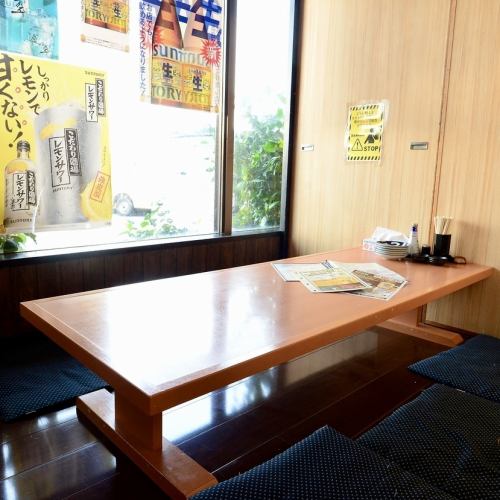 With a table for 6 people and a private room with 3 seats, you can enjoy your meal safely and securely. Also, you can enjoy your meal without worrying about your surroundings.
