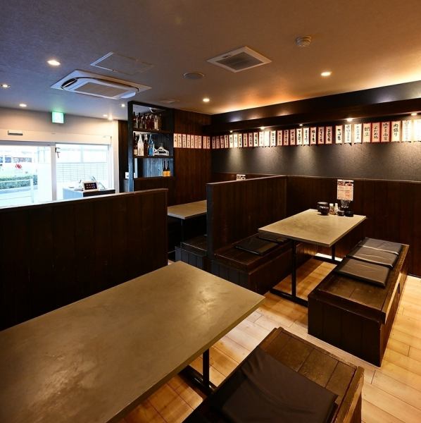 広々としたテーブル席は2名、4名、6名、8名、10名、12名～最大25名様までのご宴会が可能★また、お一人様のサク飲みやデートにもオススメのカウンター席もご用意しております◎