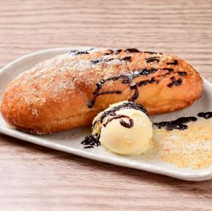 ガッツリスイーツ！揚げパンアイス