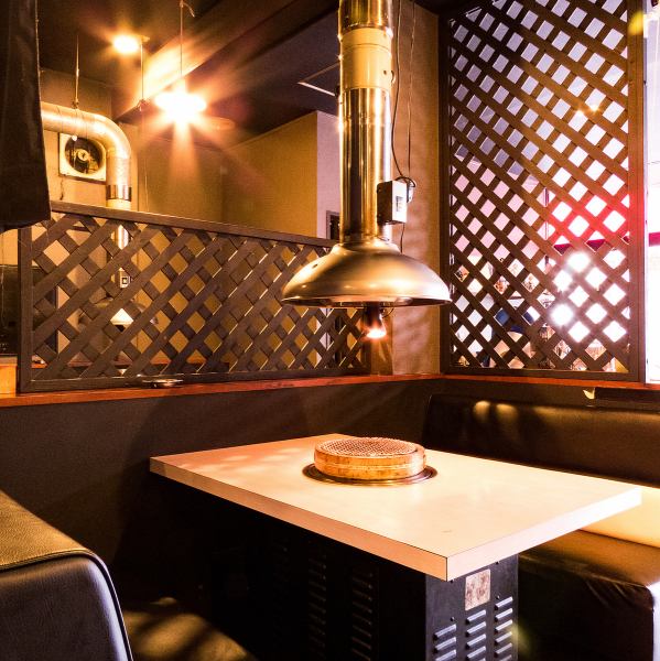 Table seats are recommended for private occasions! Up to 4 adults can be accommodated, and you can enjoy yakiniku in a homely atmosphere surrounded by the owner's charcoal fire★Of course, we also look forward to your visit alone!