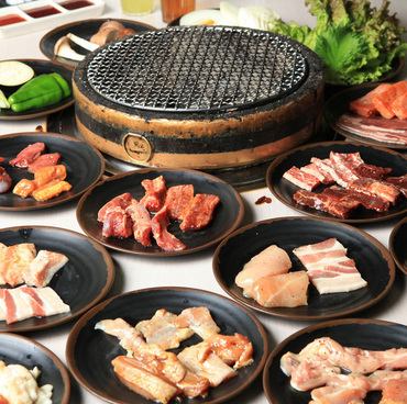 Enjoy authentic charcoal-grilled yakiniku! All-you-can-eat courses start at 2,000 yen, with no time limit!