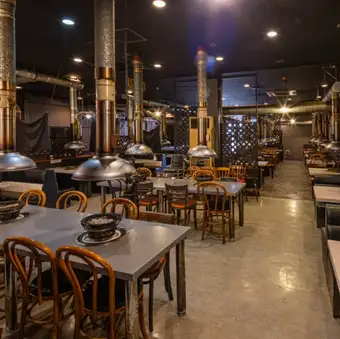 Perfect for a fun yakiniku (Japanese BBQ) experience with family and friends around the table! With unlimited time and all-you-can-eat options, you can relax and enjoy yourself!