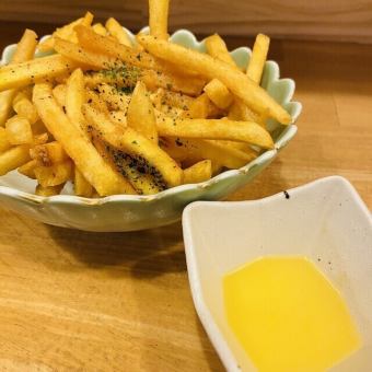 しょっつるバターのポテトフライ
