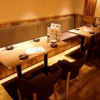 4名様掛けのテーブルのお席です。