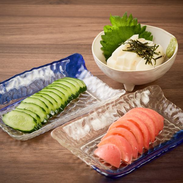各種冷菜(とまとスライス、浅漬けきゅうり、山芋ざくざく)