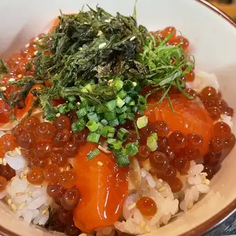 いくらとサーモンの親子丼
