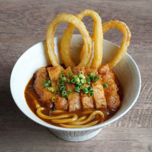 토메 치키가 든 카레 우동