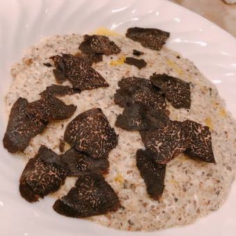 Fresh black truffles from Italy (*when in stock)
