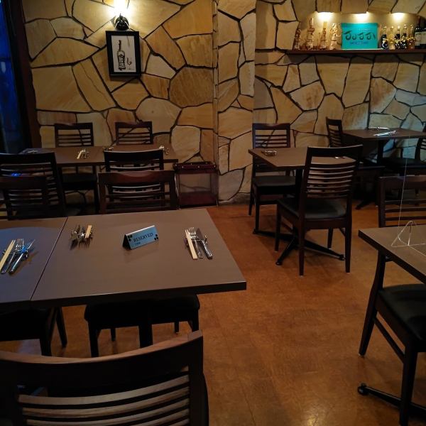 [Clean and spacious interior] We have abundant tables for 2 people, so we can handle various situations ◎ It is an adult modern Italian restaurant with a clean and fashionable interior.