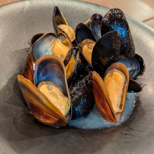 Miyagi Prefecture mussels steamed in wine