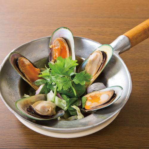 Steamed mussels in a pot