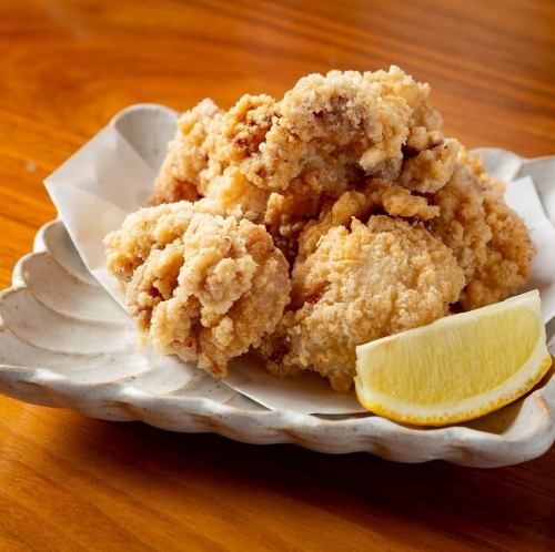 ≪自信をもってオススメする当店看板メニュー！≫外はカリッと中はジューシーな”鶏のからあげ”