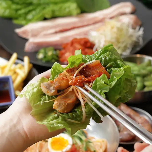 明石で話題！極厚サムギョプサル食べ放題2980円★飲み放題付きコースで飲み会にも最適！