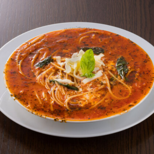 糸引きチーズとトマトのスパゲッティ