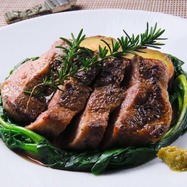 Recommended for those who want to eat delicious meat! ★ Andean pork shoulder loin thick steak