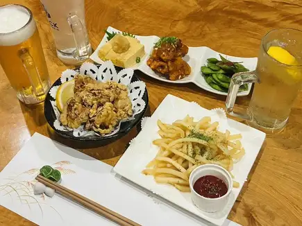 [Weekdays Mon-Thu, 5pm-7pm] Early Bird Course for 2 or more people! 3 drinks + 4 kinds of food including fried chicken and fries 3300 yen (tax included)