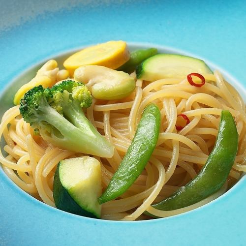 用当地蔬菜制成的 Peperoncino