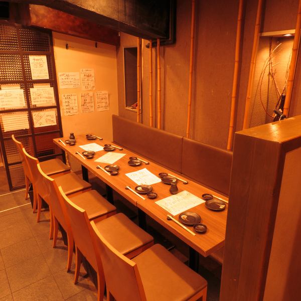 【隠れ家的な店内では周りを気にせず楽しめる個室席もご用意。】淡く心地の良い暖かい灯りの店内の雰囲気では非日常空間での癒しのお時間をお過ごし頂けることでしょう。和テイストの店内で落ち着いた宴会をお楽しみ下さい☆個室も御座いますので各種宴会に御利用頂けます♪お気軽にお問い合わせください☆