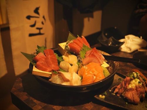 【新宿×居酒屋×和食】新宿駅徒歩5分！和食と居酒屋を堪能/日本酒/個室/雲丹/いくら/刺身/宴会/restaurant/레스토랑/餐厅 

こんにちは。
和創作 空 西新宿です。

9月27日 土曜日

本日も元気に営業して
おります。

本日はお席に
まだまだ余裕がございますので、
皆さまのご予約、ご来店を
お待ちしております。

お気軽に、
お問い合わせ下さい！

全国の幻の銘酒と
厳選素材の創作和食

和創作　空　西新宿
https://www.kuu-corporation.co.jp/kuu
営業時間　16：00∼24：00
電話　03-5348-9799

#西新宿　#西新宿グルメ #西新宿ディナー #西新宿居酒屋　#西新宿7丁目　#西新宿７丁目居酒屋　#西新宿7丁目グルメ　#新宿居酒屋　#新宿グルメ #新宿ディナー #日本酒　#飛露喜　#十四代　#日本酒揃いました #美味しい　#旬の食材 #手作り料理 #旬の野菜 #旬の魚　#爾今 #プレミア日本酒　 #プレミア日本酒 #和創作空西新宿