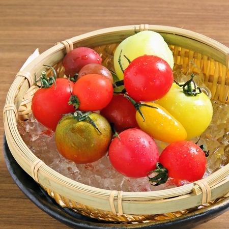 鮮やかな冷やしミニトマト